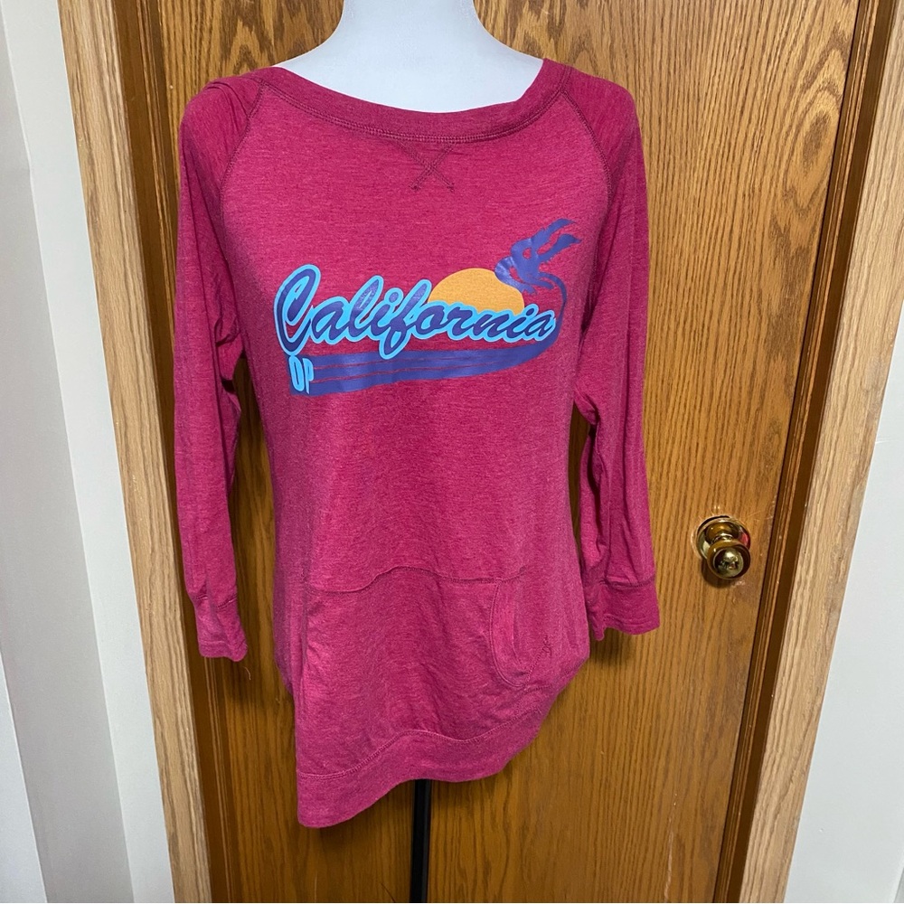 Cite long sleeved top with pocket in front excellent condition